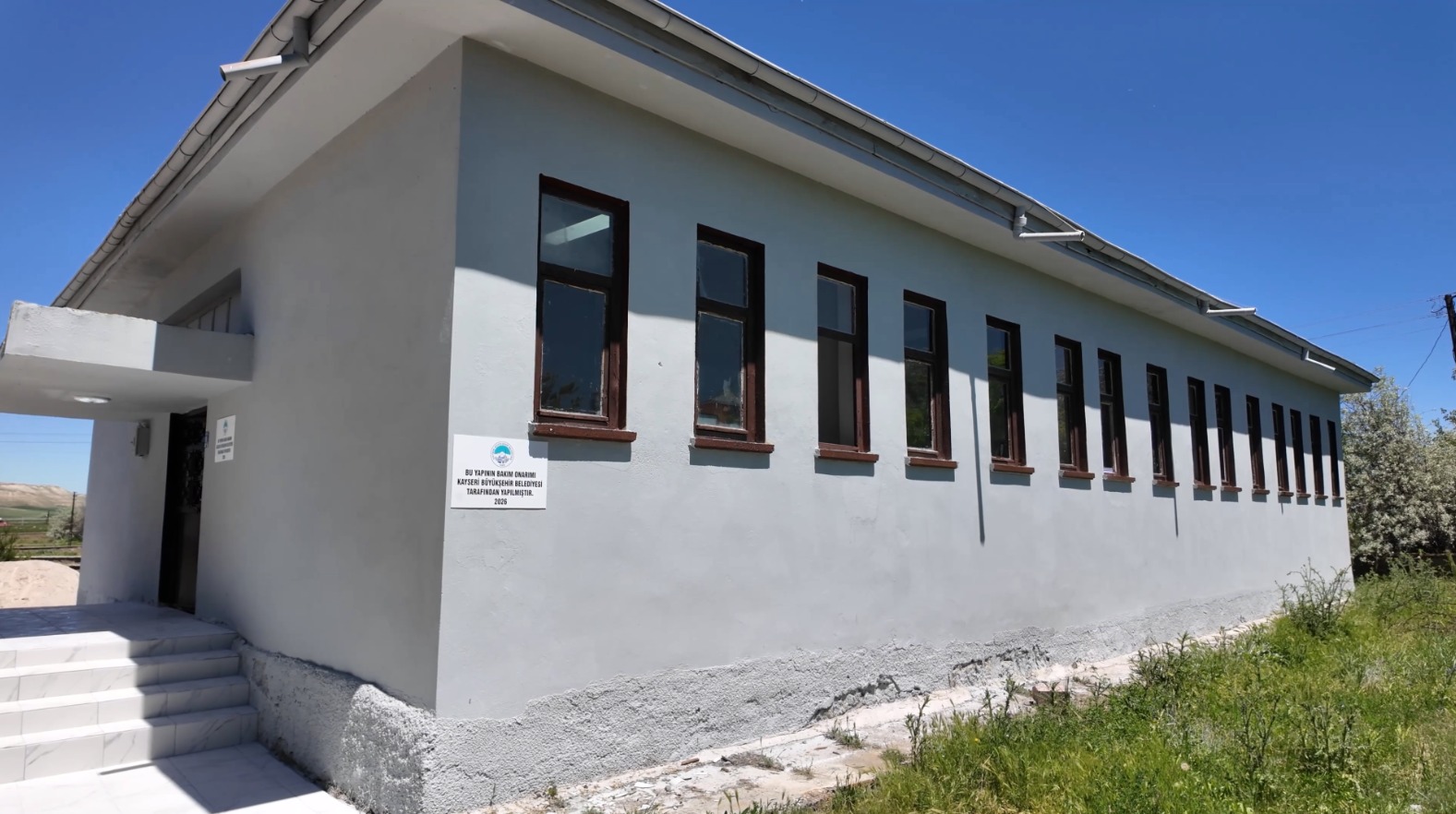 Kırsala Büyükşehir Dokunuşu Sürüyor: Pınarbaşı İlçesi Kaynar Mahallesi Taziye Evi Yenilendi