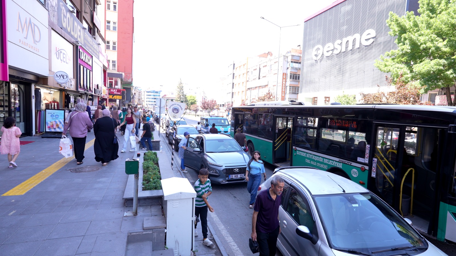 Büyükşehir Zabıta’dan Otobüs Duraklarında Denetim: Önce Can ve Trafik Güvenliği