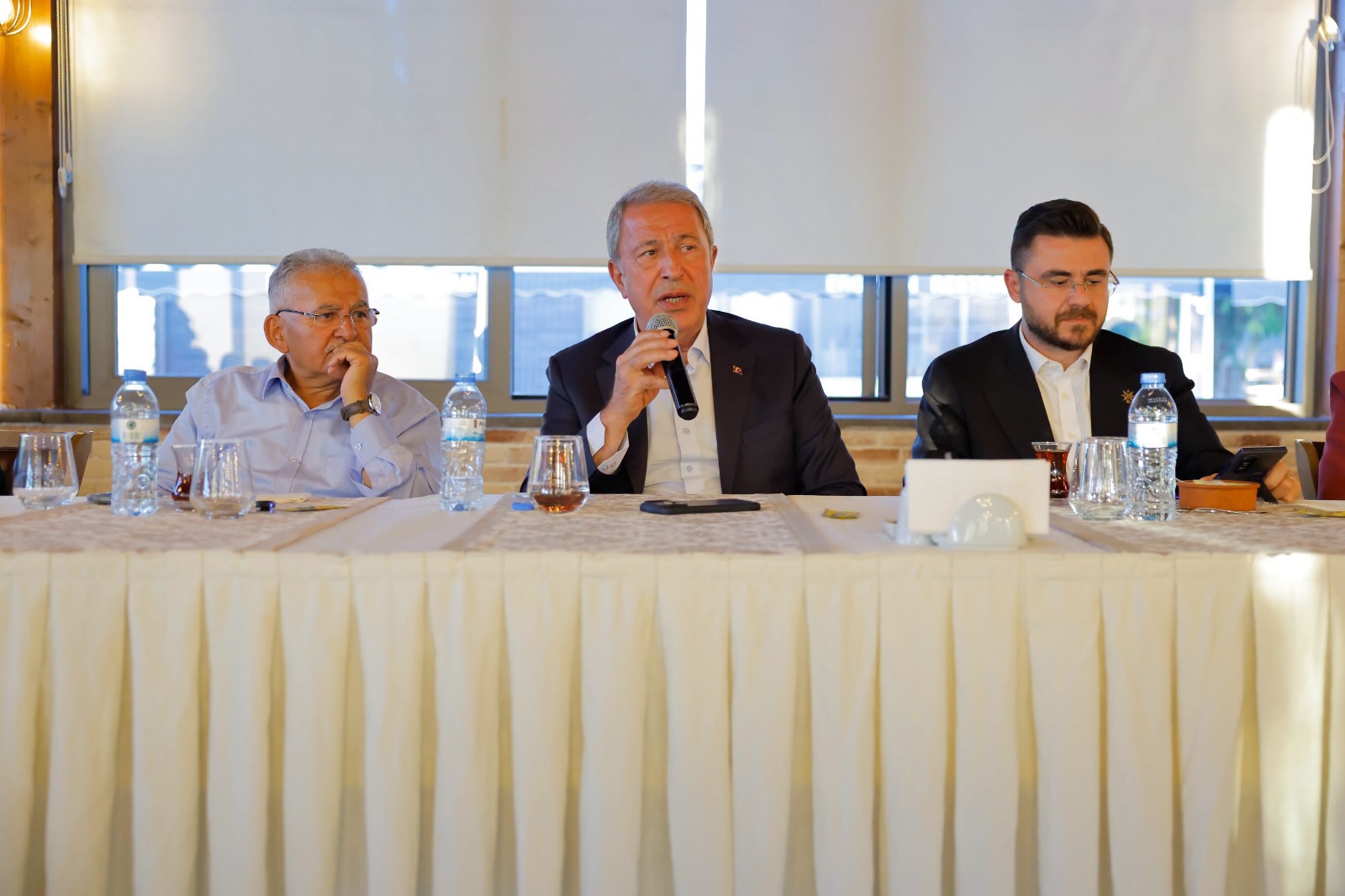 Başkan Büyükkılıç ve Akar, Şehit Aileleri, Gaziler ve Aileleri ile Buluştu