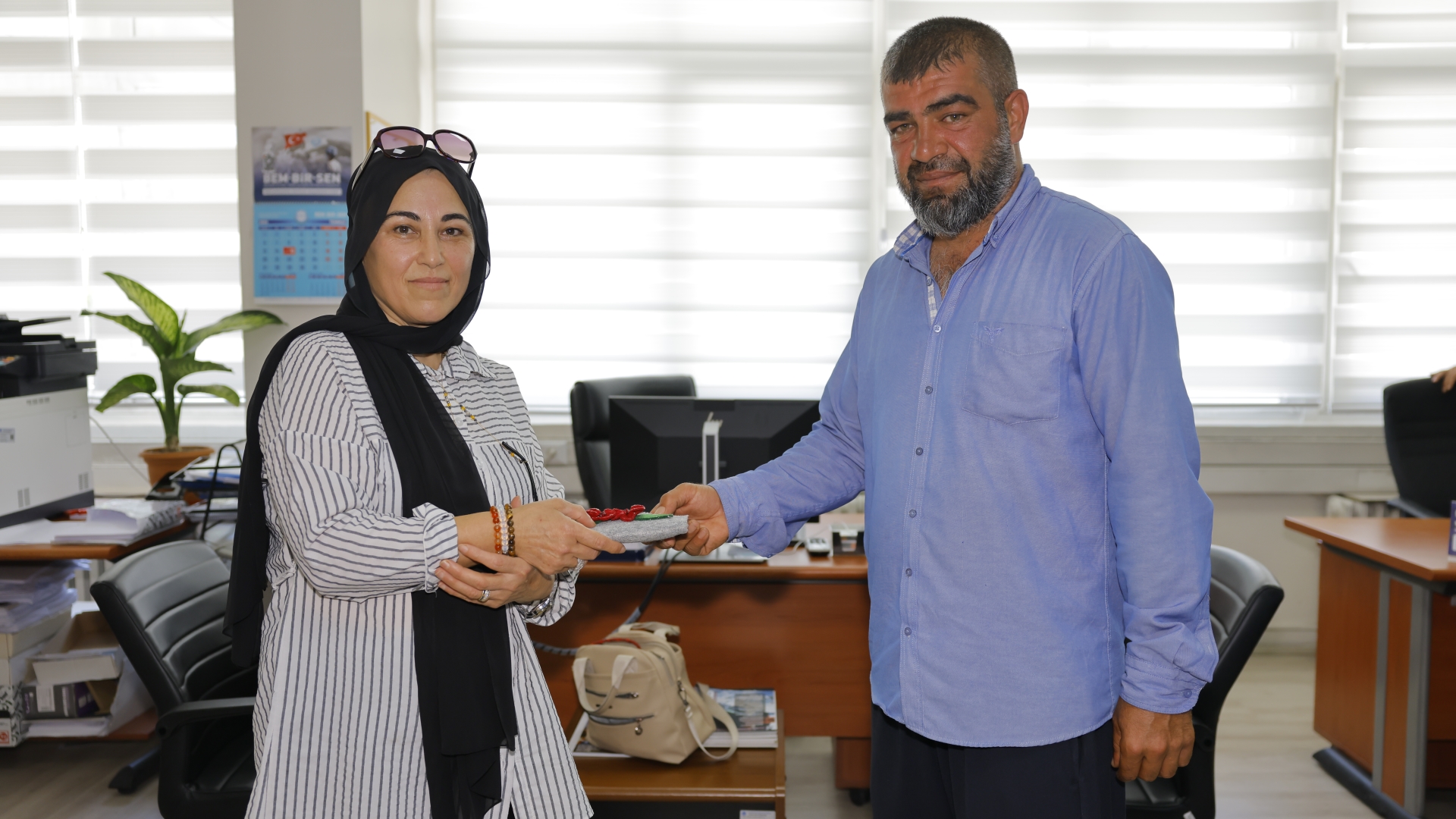 Büyükşehir Zabıtasından Güven Veren Duyarlılık: Kayıp Cüzdan Sahibine Eksiksiz Teslim Edildi