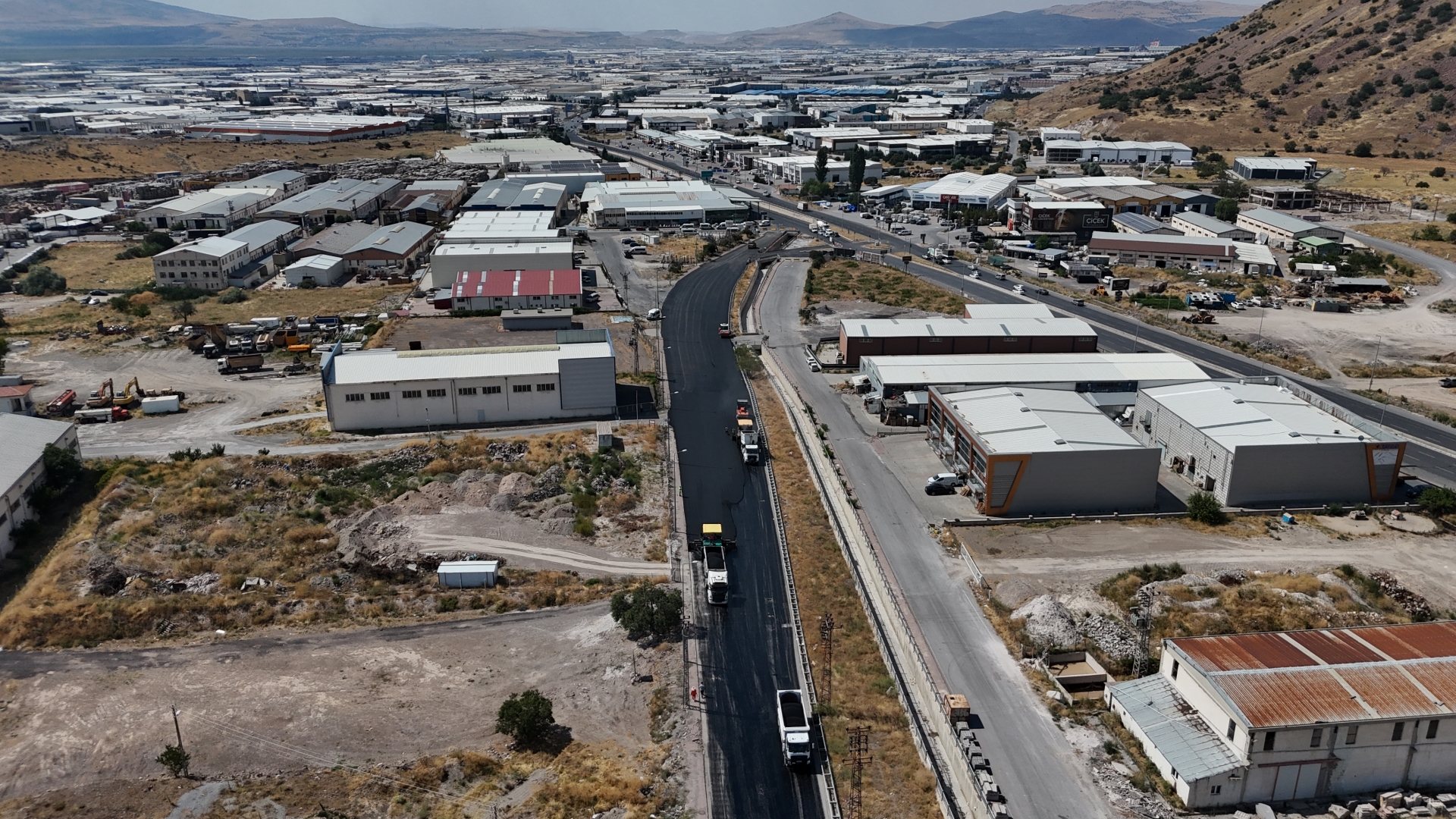 Büyükşehir’den Sazyolu Caddesi’nde 35 Milyon TL’lik Asfalt Çalışması