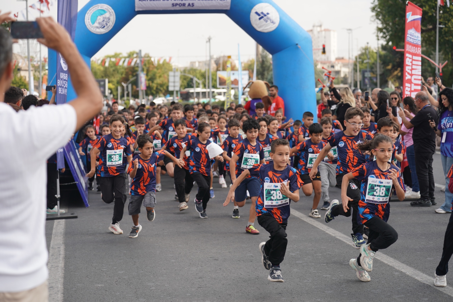 6. Uluslararası Kayseri Yarı Maratonu Coşkusuna Saatler Kaldı: Çocuk Maratonu Gerçekleşti