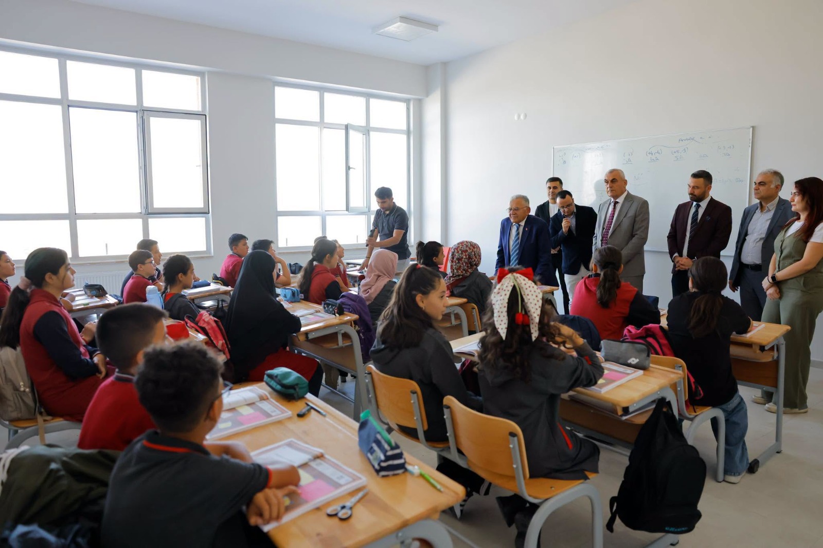 Başkan Büyükkılıç, Yeni Eğitim Öğretim Yılının İlk Ders Heyecanına Ortak Oldu