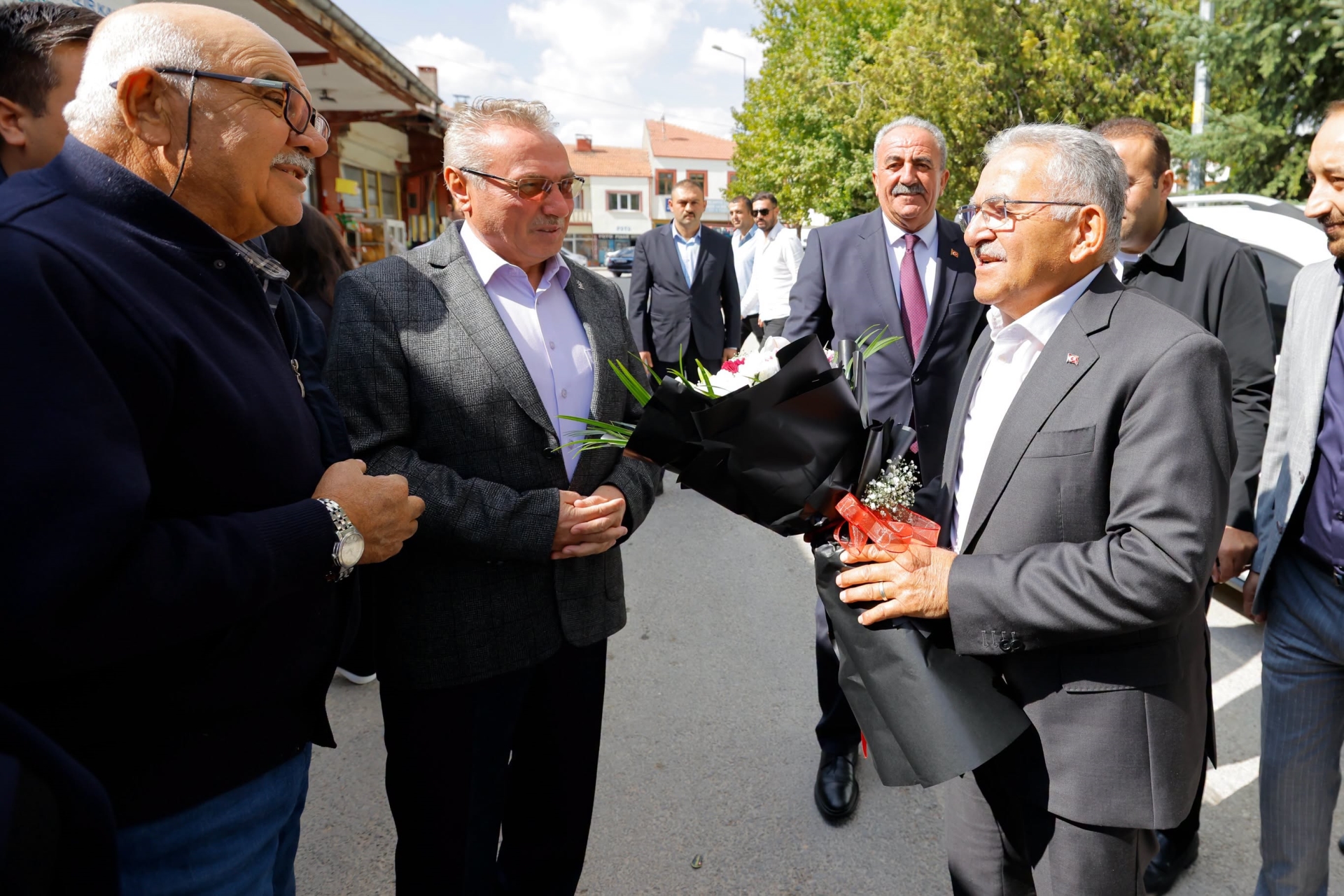 Başkan Büyükkılıç’tan Üç İlçede Saha Mesaisi: Muhtarların Taleplerini Yerinde Dinledi
