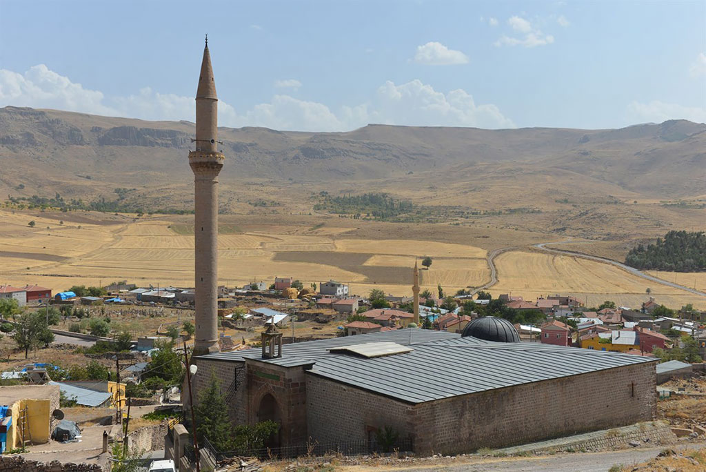 Yukarı Develi Selçuklu Cami ve Kümbetleri