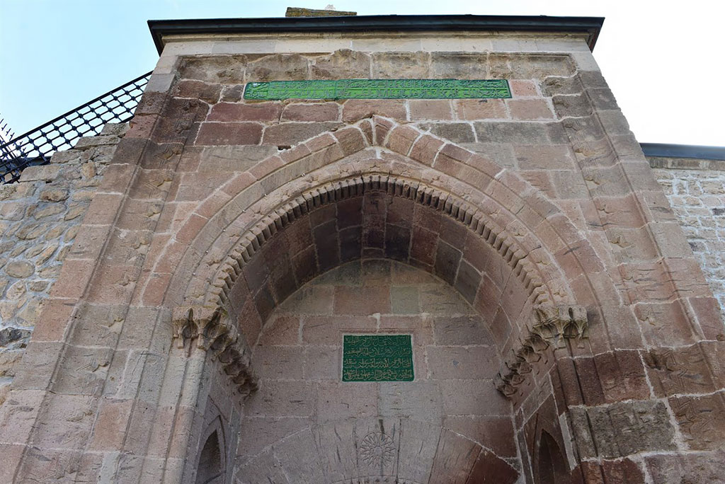 Yukarı Develi Selçuklu Cami ve Kümbetleri