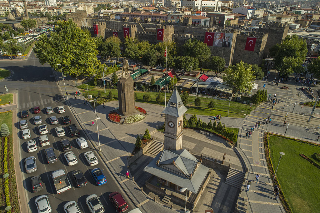 Cumhuriyet Meydanı Detaylar