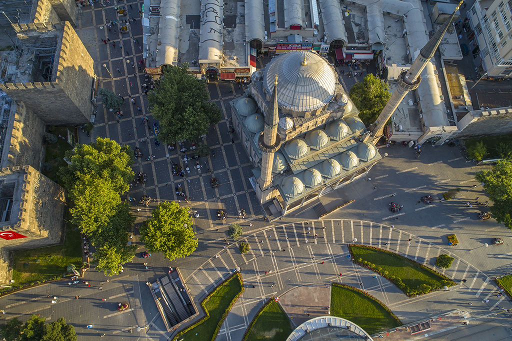 Cumhuriyet Meydanı Bürüngüz Camii