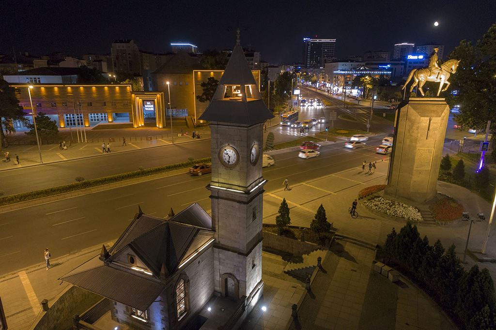 Cumhuriyet Meydanı Gece