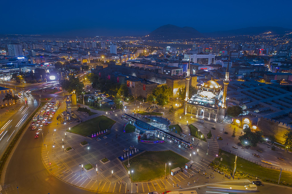 Cumhuriyet Meydanı Gece