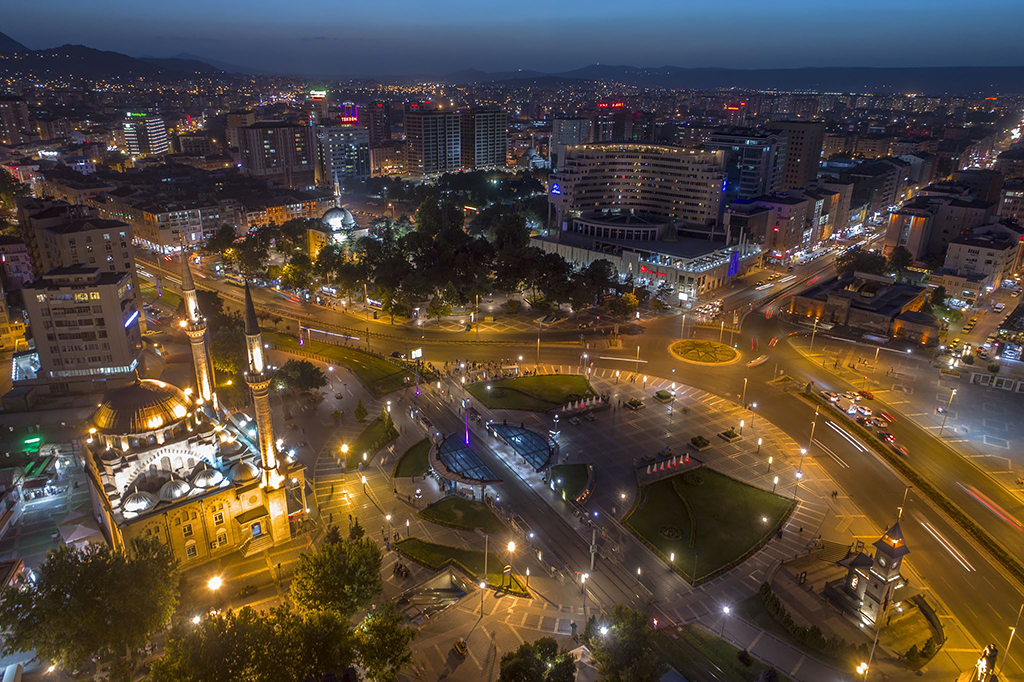 Cumhuriyet Meydanı Gece