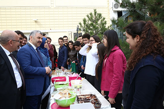 Anlamlı Kermese Başkan'dan Destek