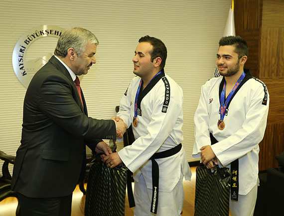 Başkan Çelik Sporcuları Kutladı