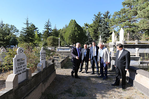 Başkan Çelik'ten Mezarlıkta İnceleme