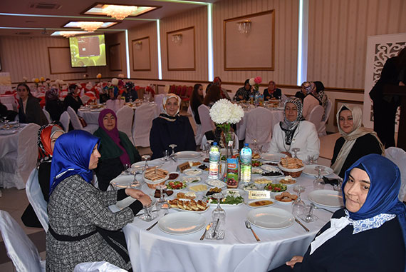 Bayan Çelik Tomarzalı Annelerle