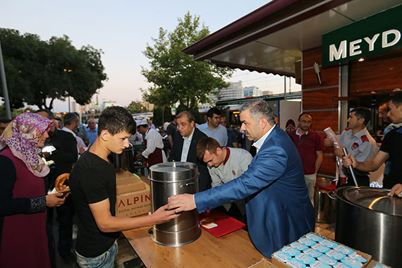Büyükşehir Demokrasi Nöbetinde