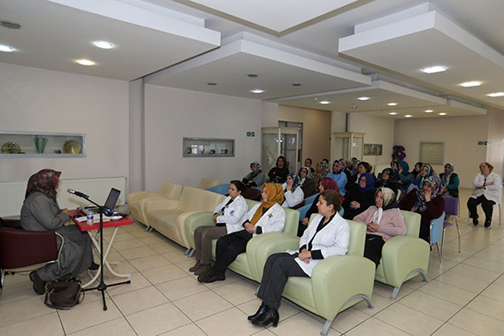 Büyükşehir'in Aile Seminerleri Sürüyor