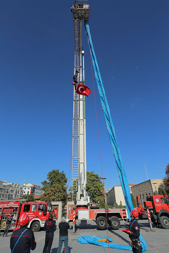 Büyükşehir İtfaiyesi'nden Heyecan Verici Kutlama