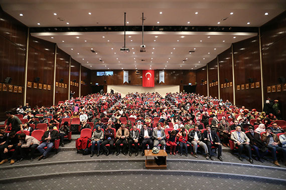 Büyükşehir, Milli Şair'i Andı