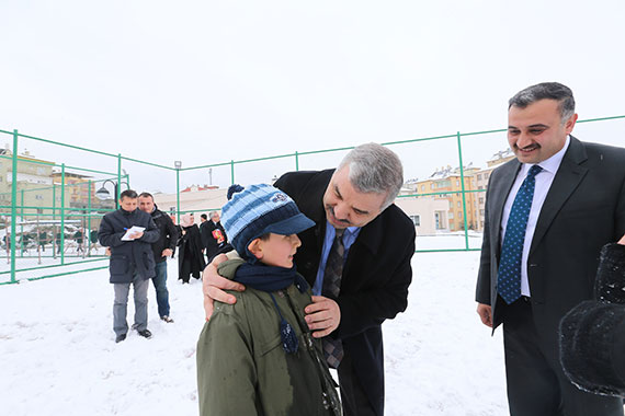 Develili Çocuklara Çelik Sürprizi