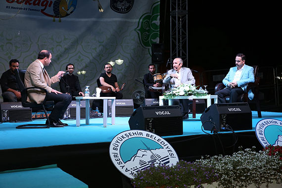 Hem İlahi Hem Sohbet