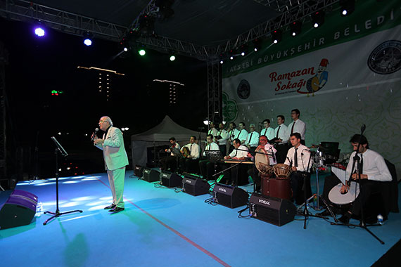 Kadir Gecesi'nde İlahiler Yükseldi