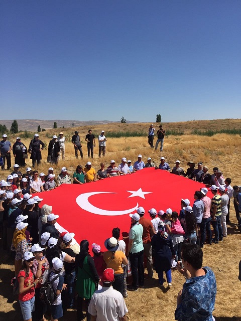 Kültepe'de Bayrak Açtılar