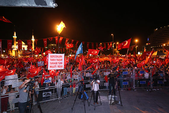 Nöbet Sürüyor, Coşku Dinmiyor