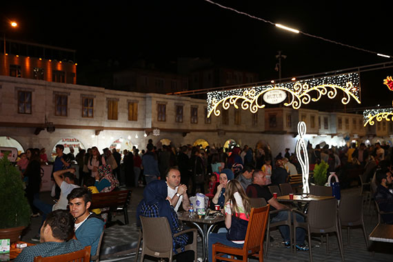 Ramazan Sokağı Huzur Vermeye Devam Ediyor